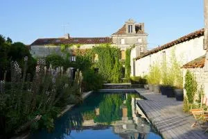 Logis de la Clé des Champs Immense Piscine Calme verdoyant - Criteuil-la-Magdeleine