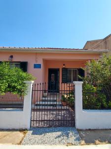 Το σπίτι με τις βουκαμβίλιες