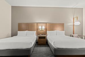 Standard Queen Room with Two Queen Beds and Shower Bath room in Best Western Plus Executive Residency Ascension Hotel