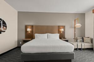 Standard King Room with Shower Bath room in Best Western Plus Executive Residency Ascension Hotel
