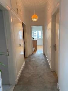 Sunny furnished apt in Mohandessin off Lebnan