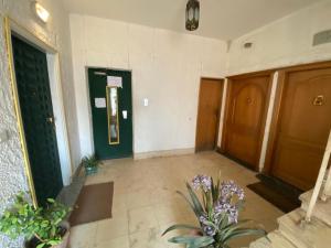 Sunny furnished apt in Mohandessin off Lebnan