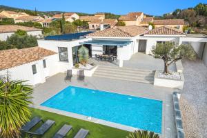 Villa Terre des Vins by Villa Plus