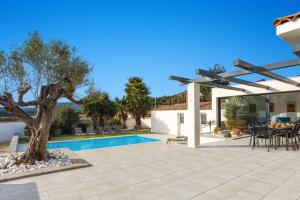 Villa Terre des Vins by Villa Plus