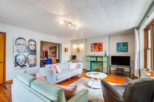 Walk to Highland Park Artsy Pittsburgh Retreat! - New Kensington