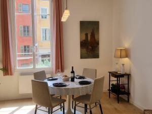 "Le White Pearl" by EnjoyNice, quiet 2-bedroom in Old Nice