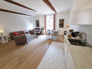 "Le White Pearl" by EnjoyNice, quiet 2-bedroom in Old Nice