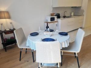 "Le White Pearl" by EnjoyNice, quiet 2-bedroom in Old Nice