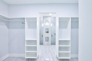 Luxurious Waterfront Home with Heated Pool and Jacuzzi