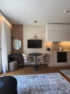 Golden Olive Boutique Studio Apartment with Private Parking