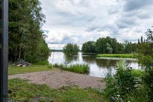 Villa Gaia! - Luxury villa with jacuzzi and beach close to trainstation 10 minutes from Tampere city! 1,5 hours to Helsinki