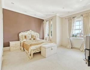 Luxury 7-bedroom Manor Road