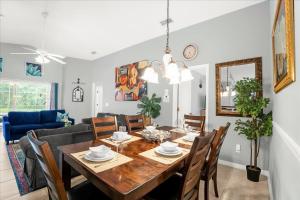 Upstay Lakeside Retreat w Private Pool and Game Room