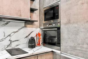 Compact Studio for Digital Nomads, Fast WiFi, AC