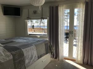 Beautiful lake house with first class view !