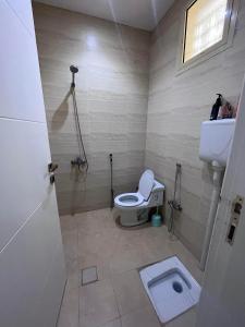 شقة غرفتين ومدخل سيارة دور ارضي الضيافة