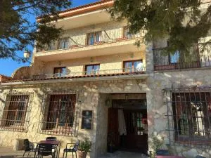 Hotel Restaurante Rio Cuervo - 卡尼亚马雷斯