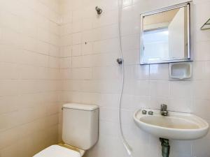 Apt no Guarujá com Sacada Piscina 4 Quartos Espaçoso