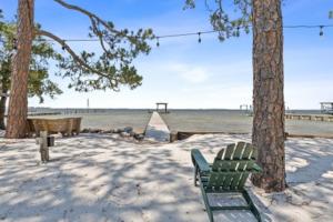 Gorgeous! Petey's Place! Waterfront! Private Pool! Free Activities Included!