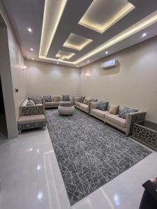 شقة غرفتين ومدخل سيارة دور ارضي الضيافة