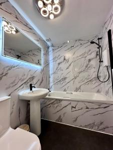 Rose Streets Hidden Treasure- 2Bed Newly Refurbished Apt