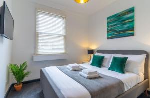 Enchanted Hideaway, Bath