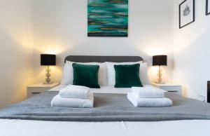 Enchanted Hideaway, Bath