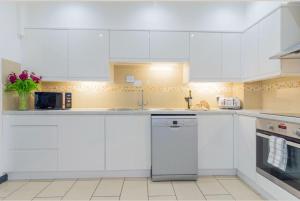 Enchanted Hideaway, Bath