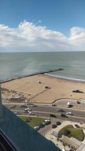 Apart Lena 3 amb Edificio Almería I con cochera frente a la playa