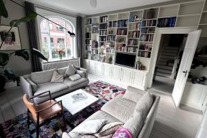 Luxurious, private, centrally-located Mansion