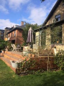 Luxurious, private, centrally-located Mansion