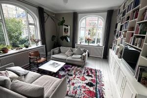 Luxurious, private, centrally-located Mansion