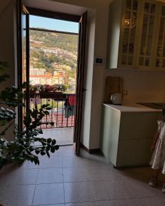 Modern Family Apartment in a Charmin Historic Neighborhood, Close to the Beach, Fast Internet!