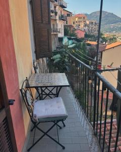 Modern Family Apartment in a Charmin Historic Neighborhood, Close to the Beach, Fast Internet!