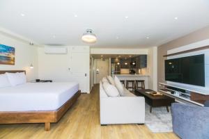 Ilikai Tower 438 Lagoon View 1BR