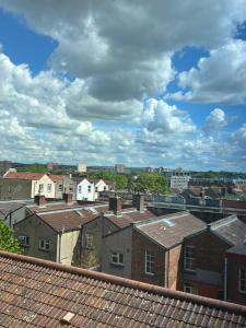 Stokes Croft - Whole Apartment - City Centre - Serviced Accommodation BS1
