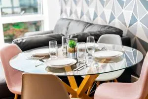 Spacious 2 Bed Apartment and Free Parking - Droitwich Spa