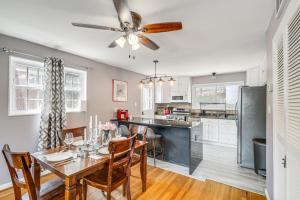 Arlington Townhome with Furnished Patio!