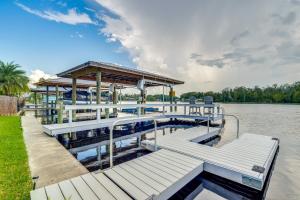 Private Dock and Water Views! Homosassa Retreat - 4hvězdičkové hotely ve městě Homosassa