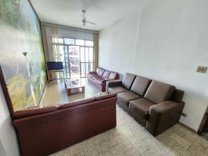 Apartamento 3 quartos , vista ao mar, Pitangueiras , 8 pessoas , 50 metros do mar