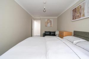 One-Bedroom Ground Floor Gem 15 Mins from Kings Cross