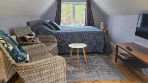 The Den , Sengera - Daviot