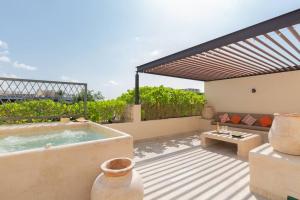 Paramar Beautiful 3 Bdr PH pvt pool and terrace