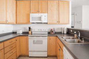 Spacious Third Ward Apt Near Summerfest with Balcony