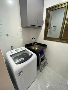 Apartamento novo, praia de Bombas a uma quadra do mar, com piscina aquecida