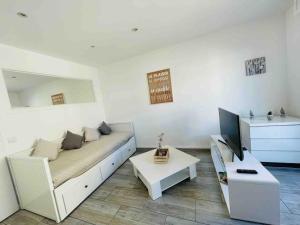 Suquet Beach Center - 100m from beach & 10min Palace