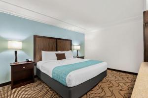 Corner King Suite with Sofa Bed - Non smoking room in Best Western Plus Irvine Spectrum Hotel