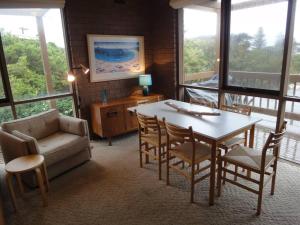 Special Art Deco Apartment and Spectacular Bay Views