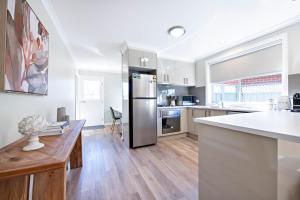 Grevillea Court - Close to Zoo, Firepit & BBQ