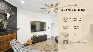 5BR Holiday Getaway in DeSoto with Pool, Hot Tub & Cinema